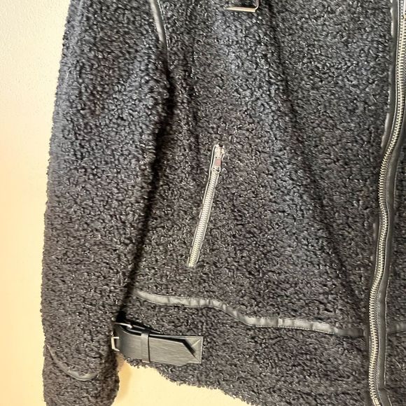 ANA Sz L Black Moto jacket faux fur curley! Zipper in front and pockets soft - Picture 4 of 6